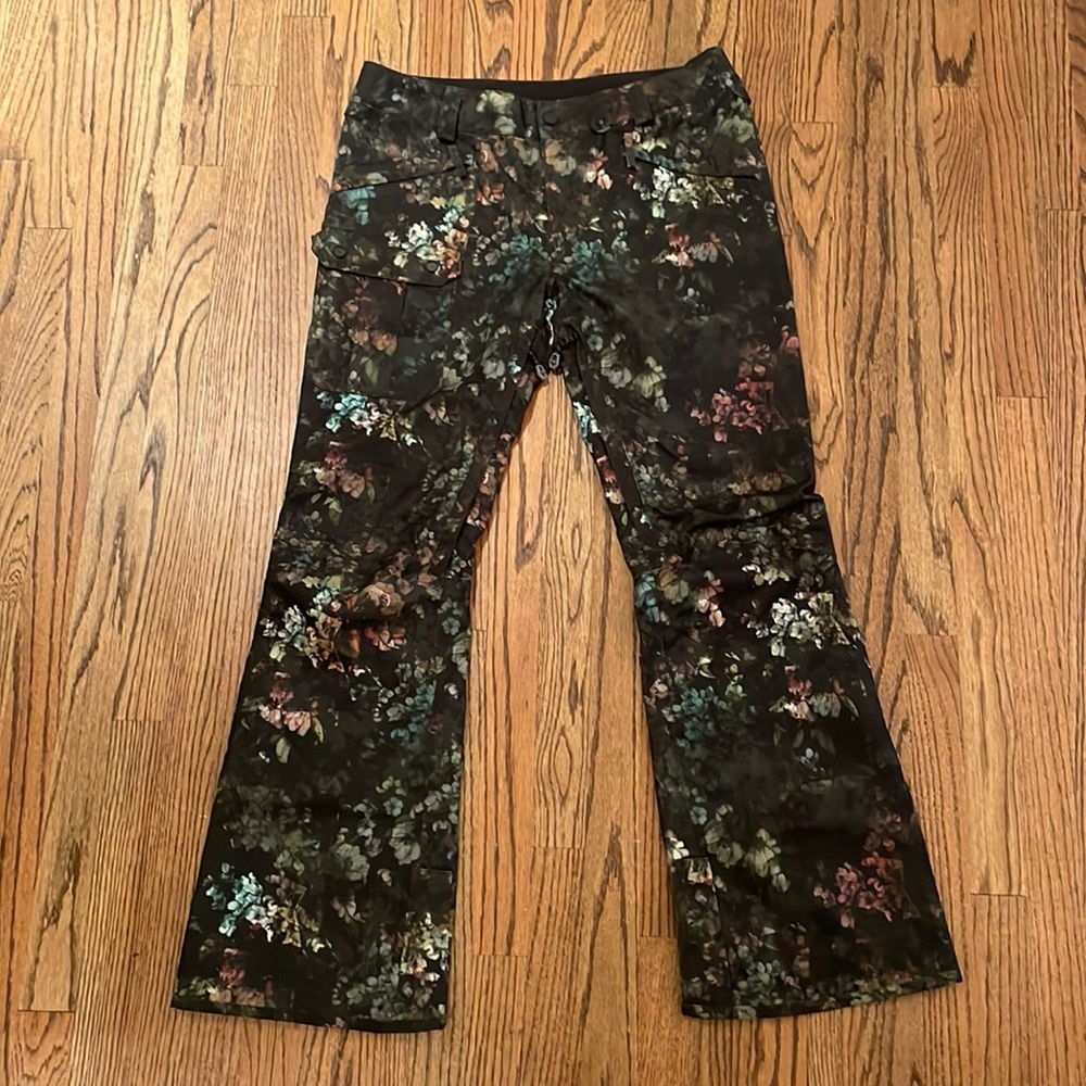 VOLCOM Snowboard Pants Womens XL. Limited watercolor floral print NBW